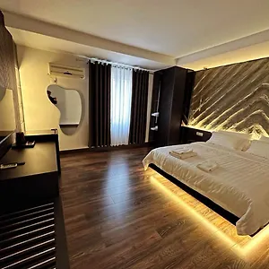 Tirana Central Rooms Konukevi