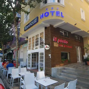 Town House Otel